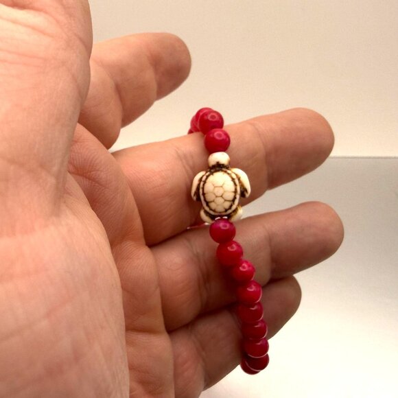 Red Beaded Stretch Bracelet with Carved Turtle Accent – Beachy Boho Style - Picture 3 of 4